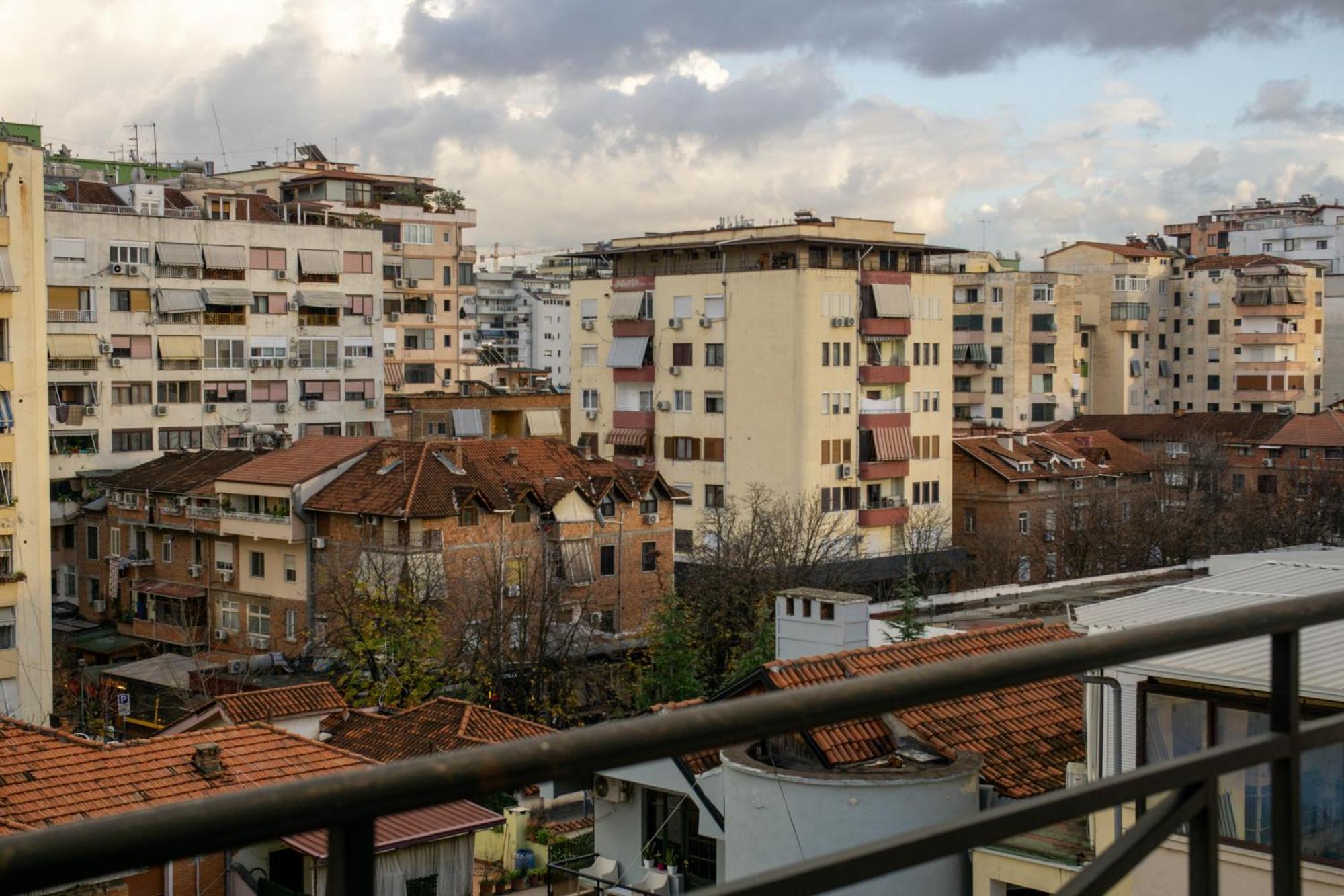 Bllok Bright Private Bedrooms With Private Bathroom On Shared Apartment Tirana Esterno foto
