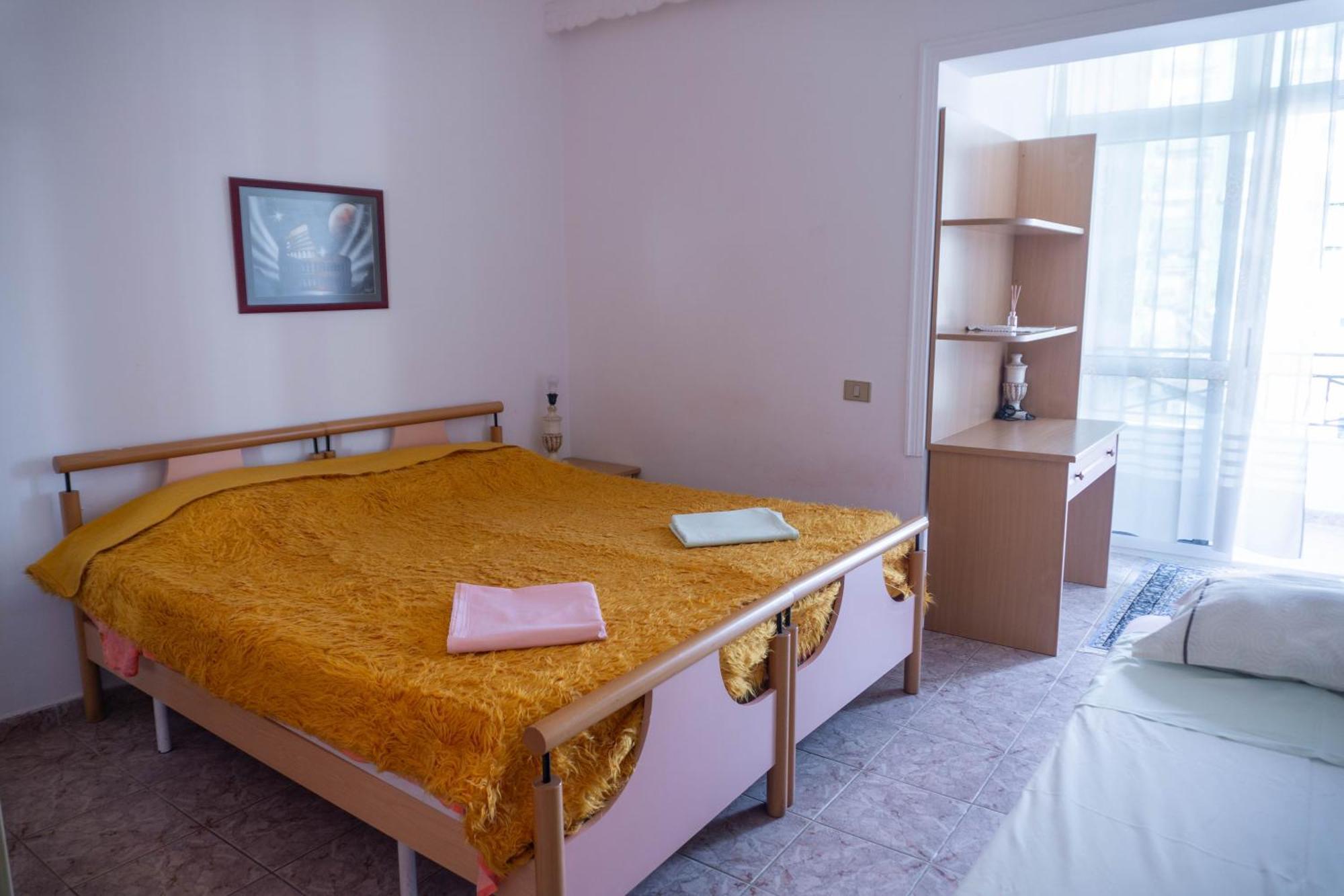 Bllok Bright Private Bedrooms With Private Bathroom On Shared Apartment Tirana Esterno foto