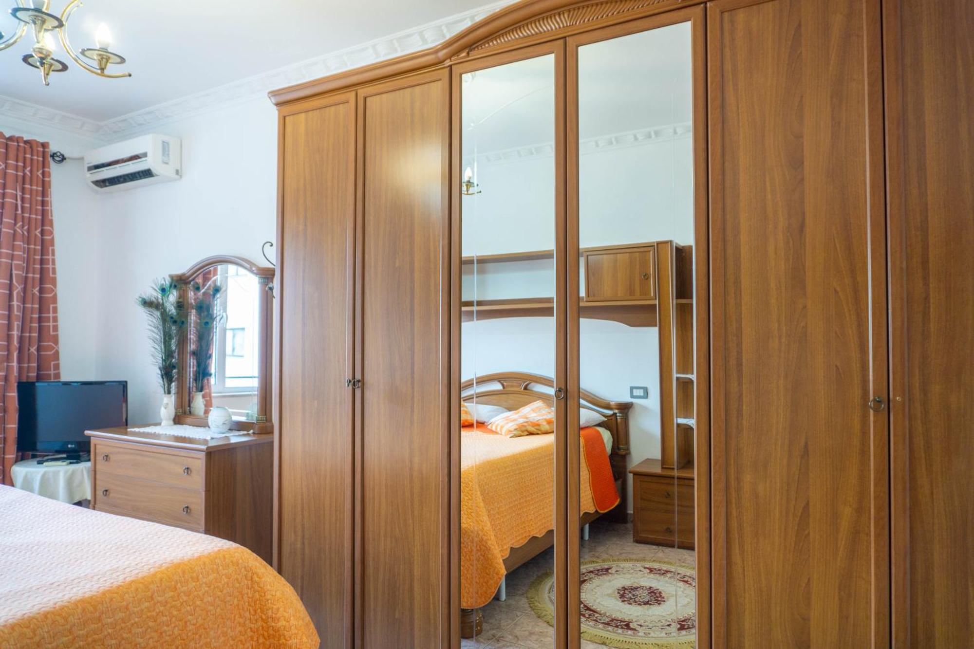 Bllok Bright Private Bedrooms With Private Bathroom On Shared Apartment Tirana Esterno foto