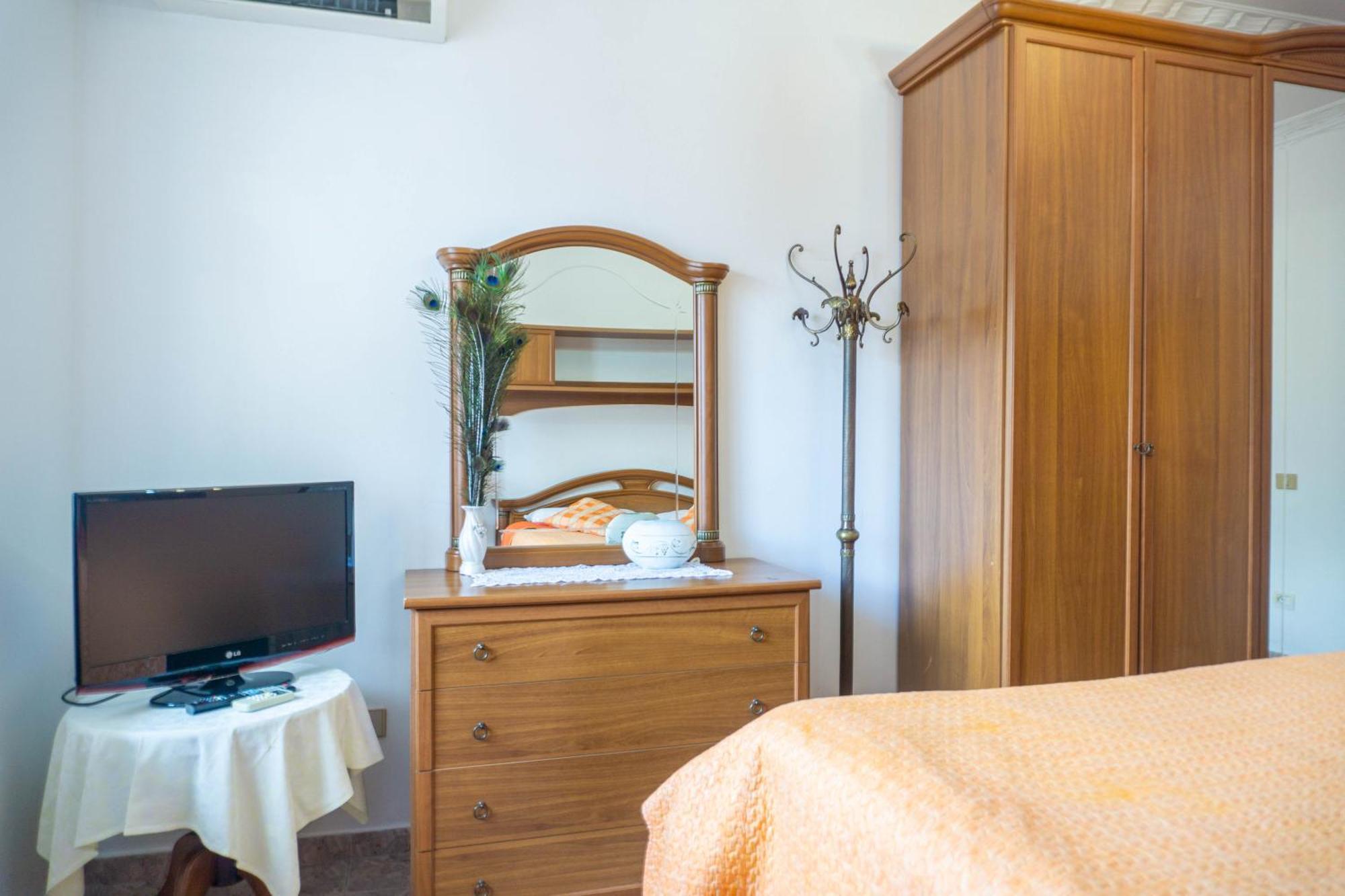 Bllok Bright Private Bedrooms With Private Bathroom On Shared Apartment Tirana Esterno foto