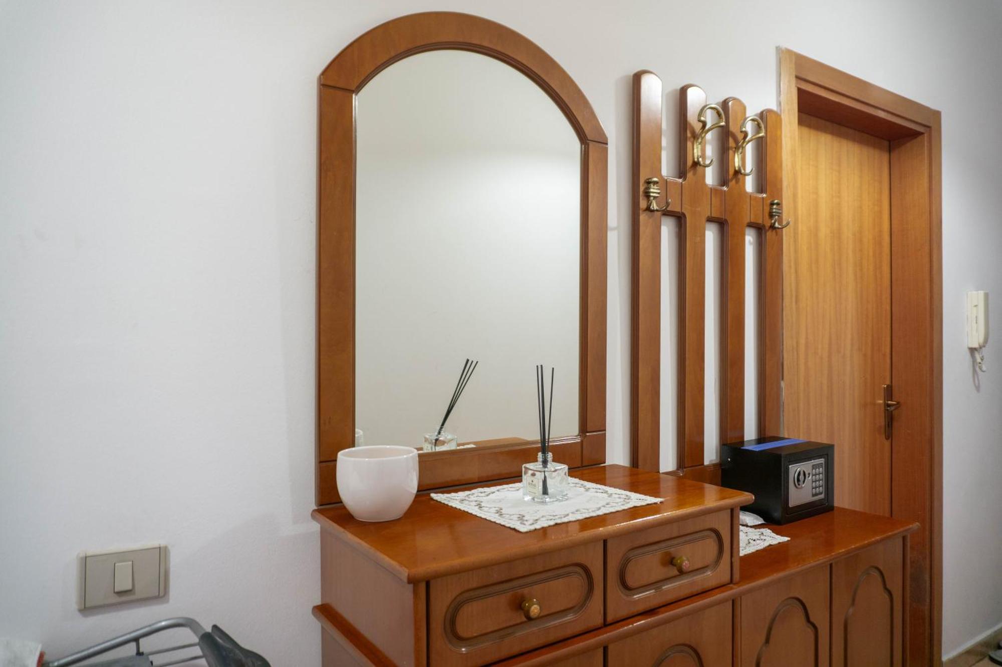 Bllok Bright Private Bedrooms With Private Bathroom On Shared Apartment Tirana Esterno foto