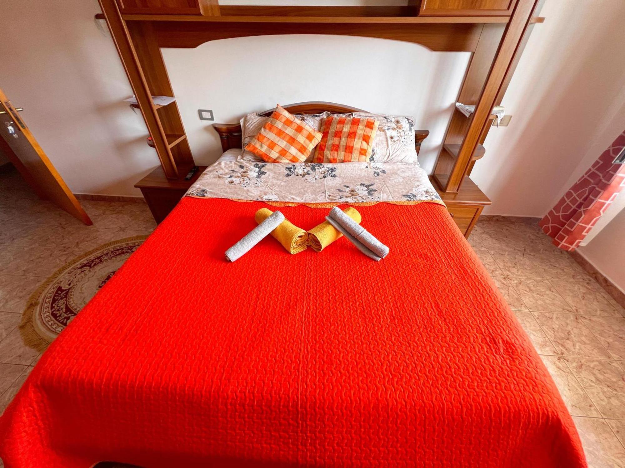 Bllok Bright Private Bedrooms With Private Bathroom On Shared Apartment Tirana Esterno foto